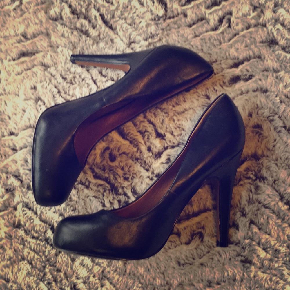 Black Aldo pumps